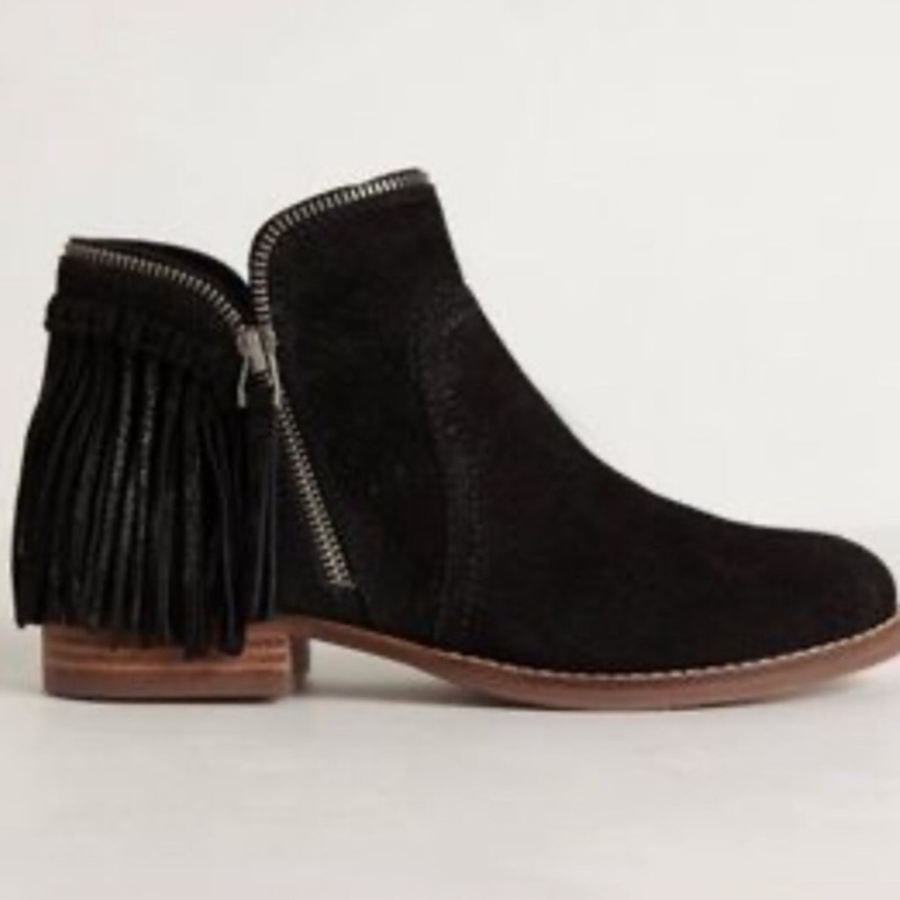 Dolce Vita fringe suede bootie, like new!